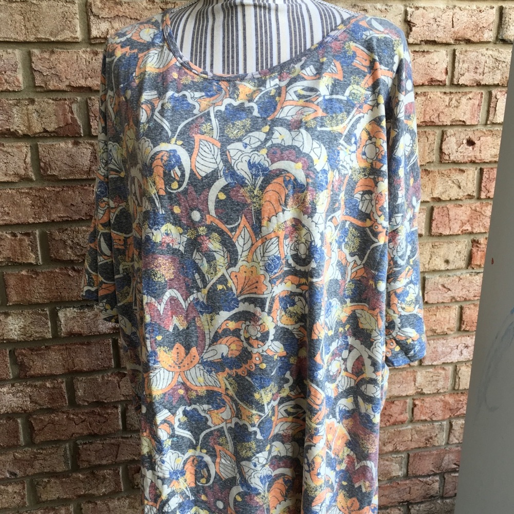LuLaRoe Irma tunic